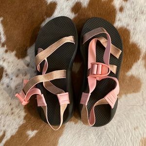 NWOT Rose Gold Chacos